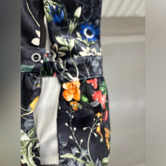 Pretty 3/4 slv light weight velvet top - Picture 11 of 13